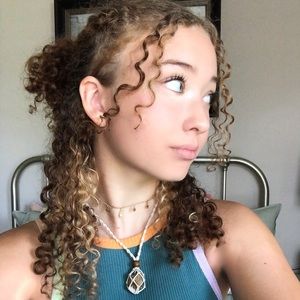 Meet your Posher, Chloe